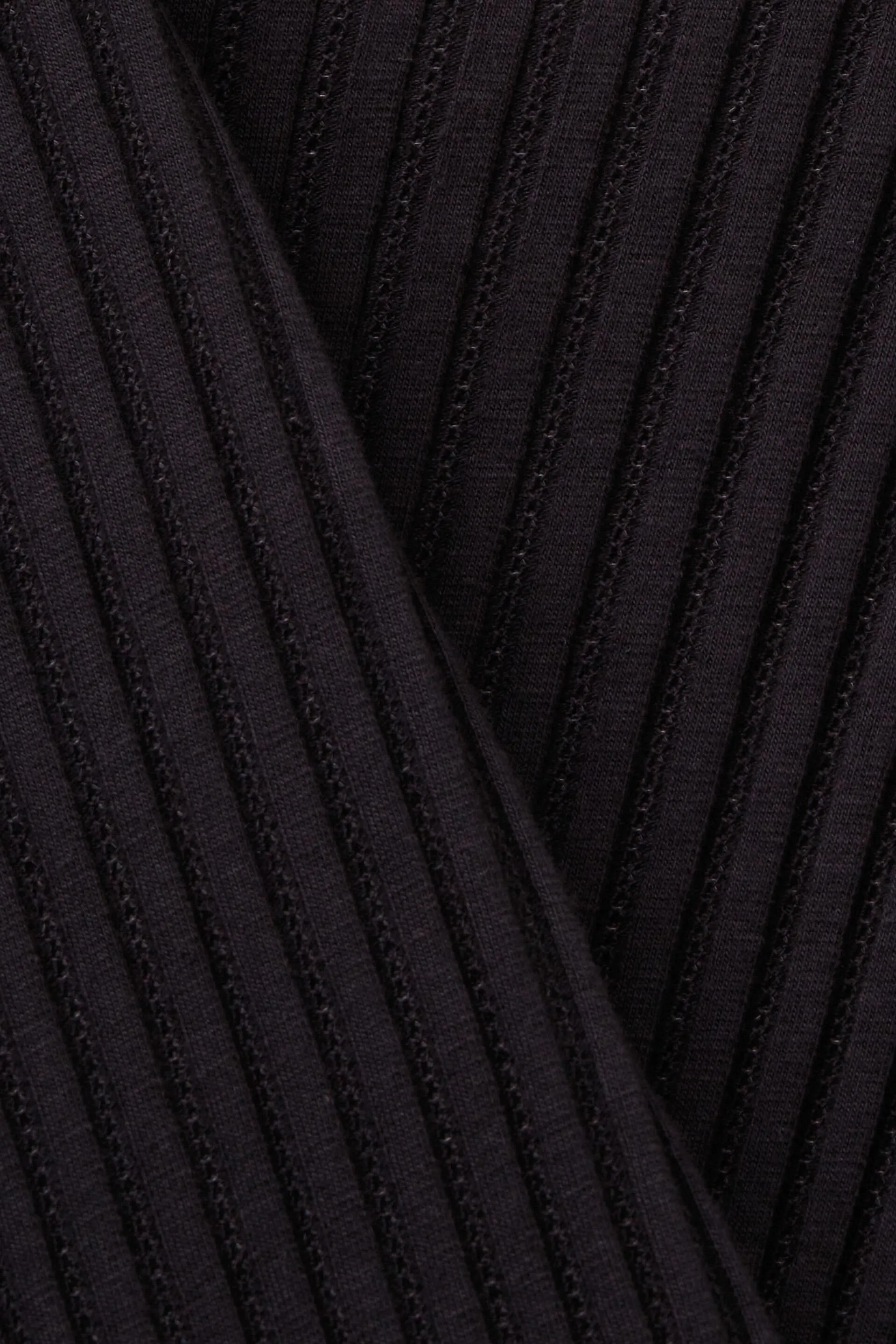 Top con scollo rifinito pointelle